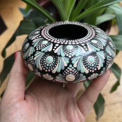 Teelichthalter aus handbemaltem Mandala-Stein
