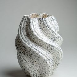 handgefertigte Vase aus Porzellan
