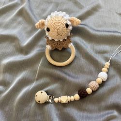 Sheep birth box: Rattle and lolette clip