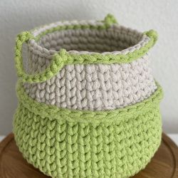 Green/cream basket with handles