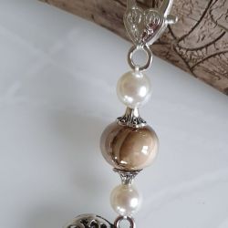 Pendentif perles coeur avec cordon en cuir assorti